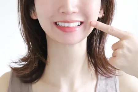 明るく美しい笑顔